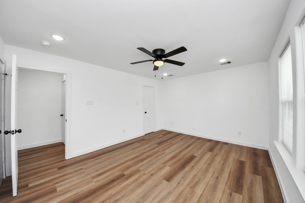 8021 Birmingham Street - Photo 17