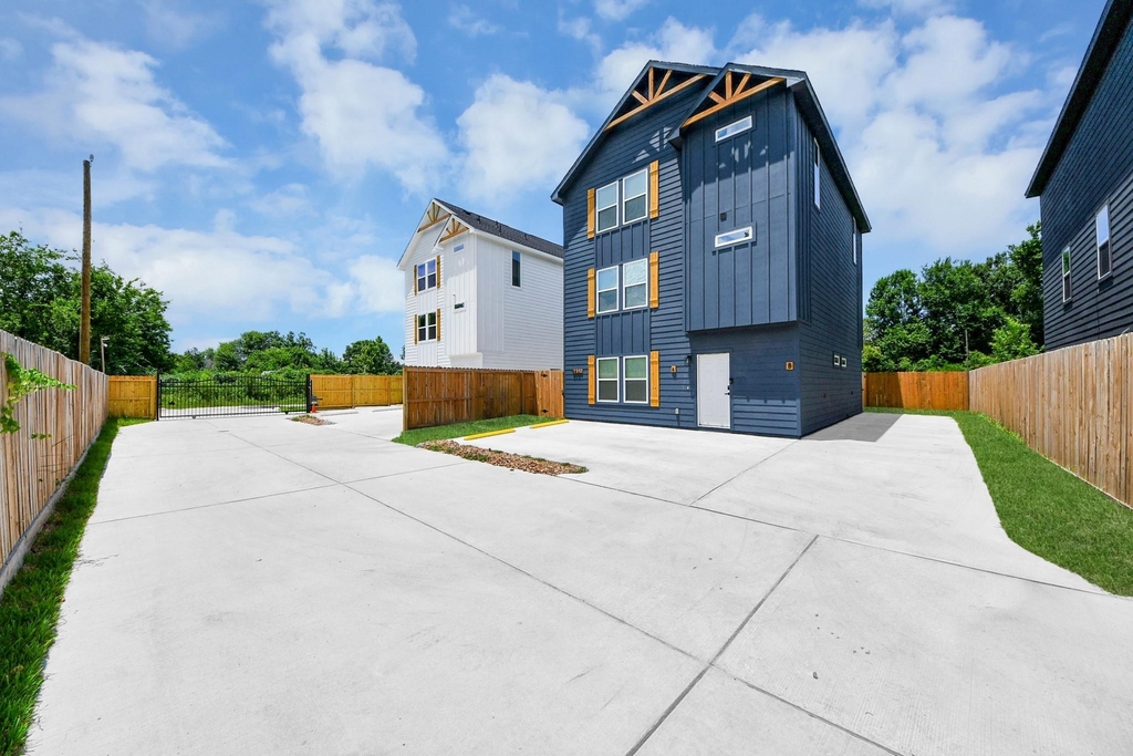 8021 Birmingham Street - Photo 2