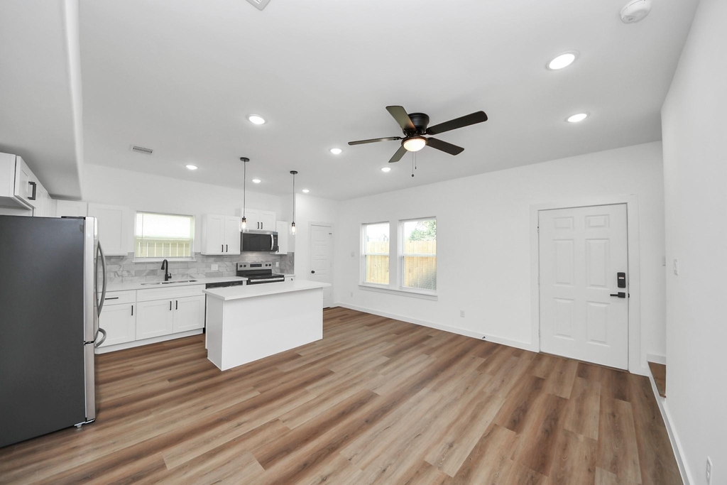 8021 Birmingham Street - Photo 5