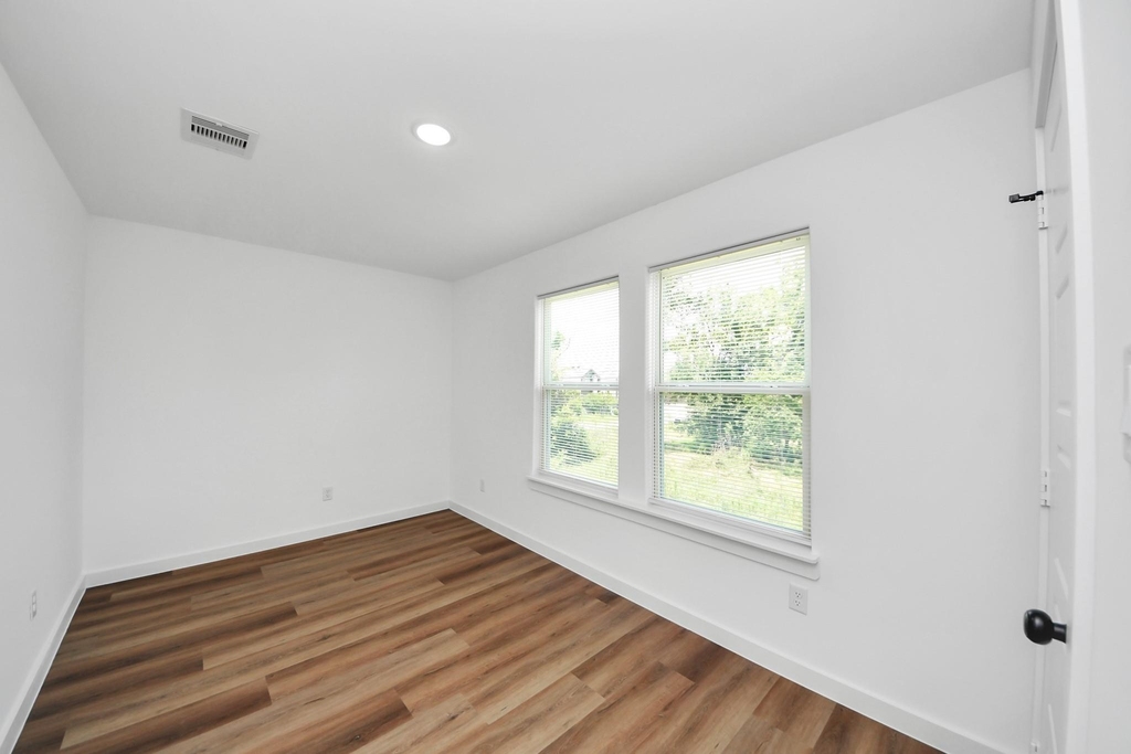 8021 Birmingham Street - Photo 11