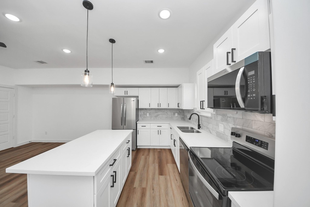 8021 Birmingham Street - Photo 3
