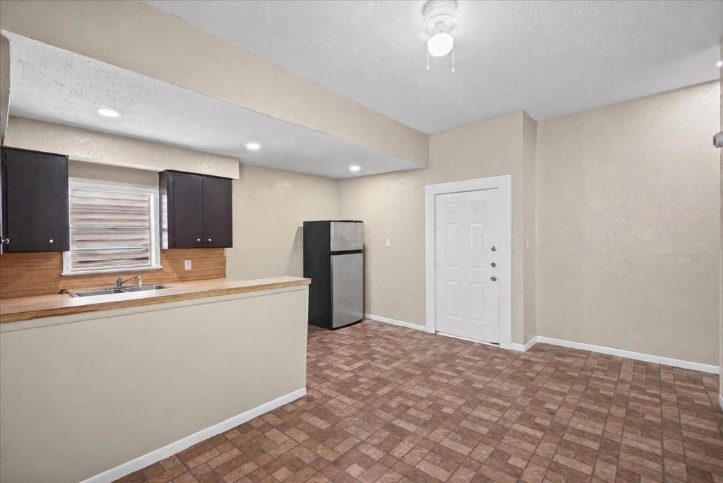 3005 Avenue L - Photo 8