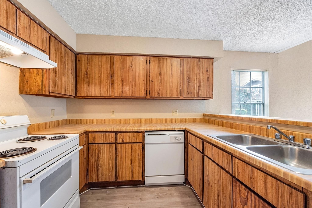 6315 Cattails Lane - Photo 12