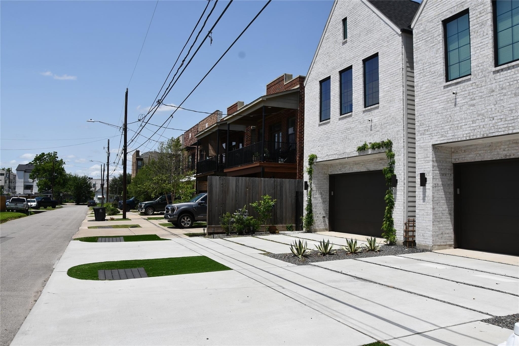 1520 Nashua Street - Photo 1
