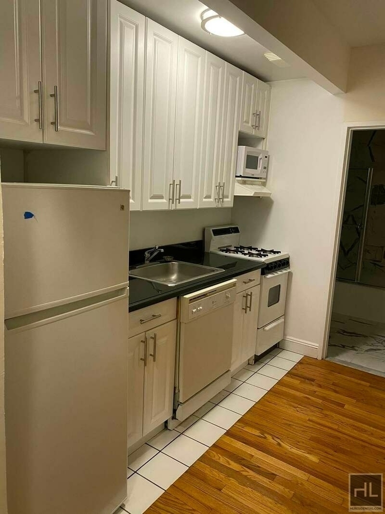 East 83 Street - Photo 2