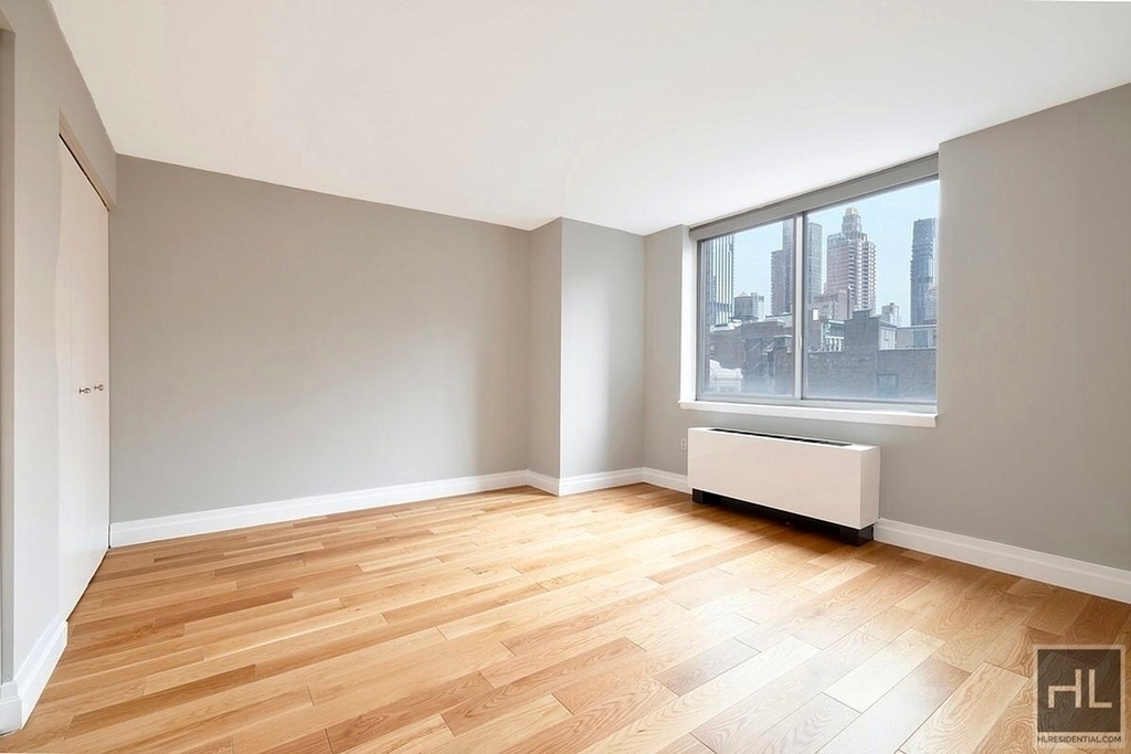6th Avenue - Photo 3