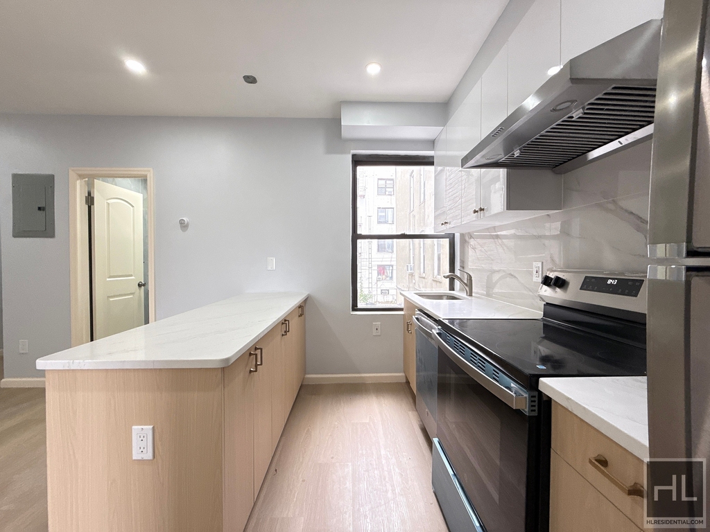 Steinway Street - Photo 2