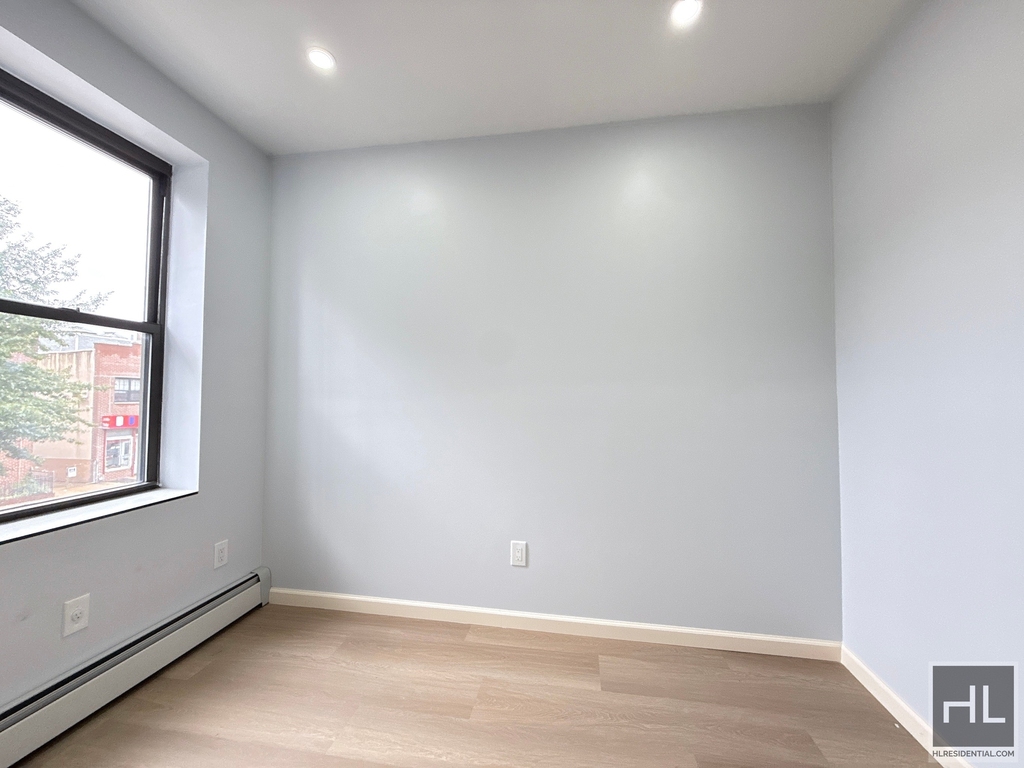 Steinway Street - Photo 8