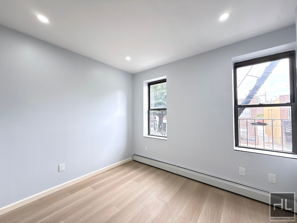 Steinway Street - Photo 6