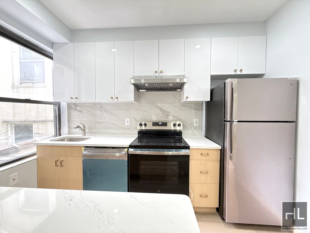 Steinway Street - Photo 1