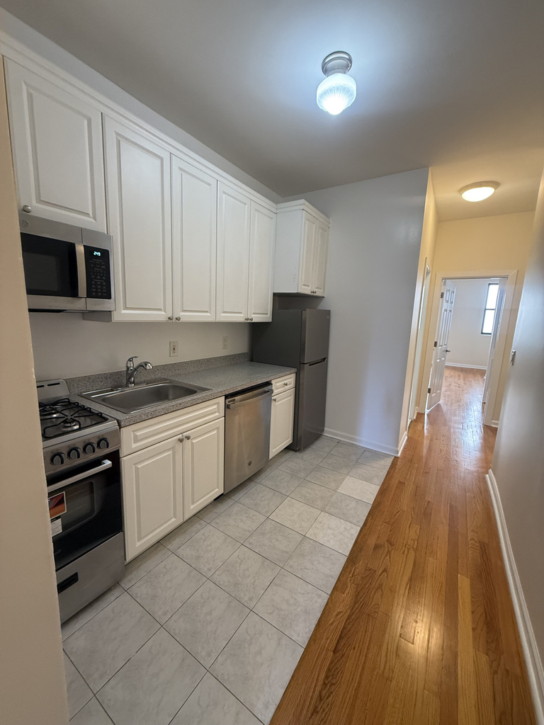 1631 2nd Avenue - Photo 3