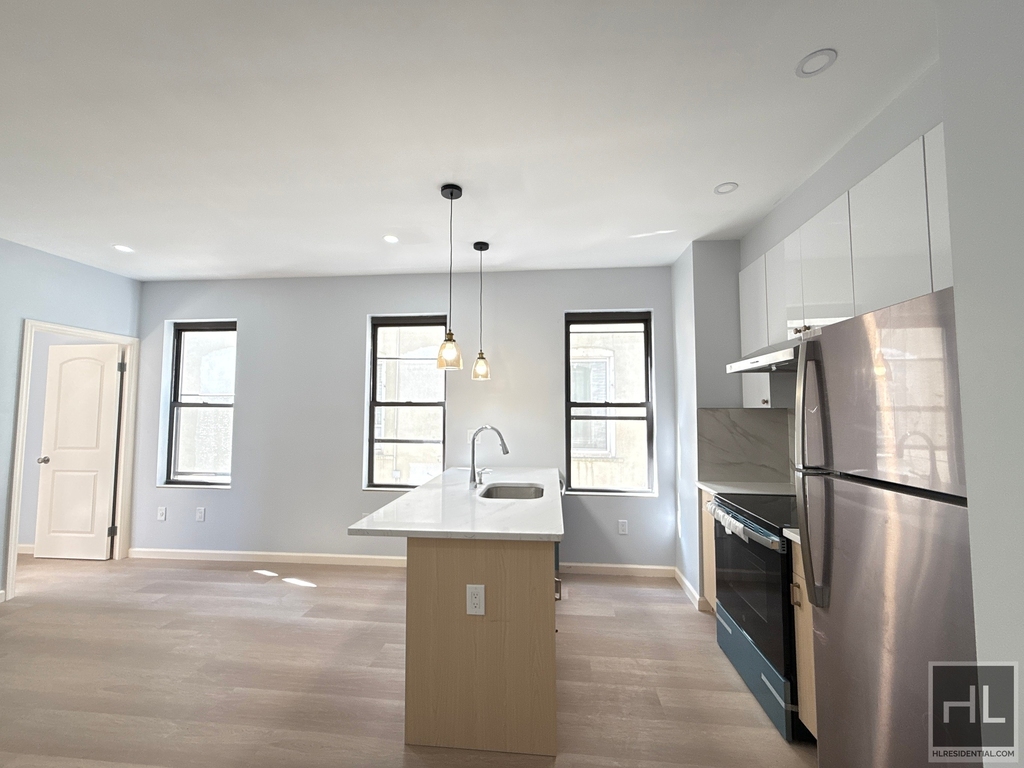 Steinway Street - Photo 1