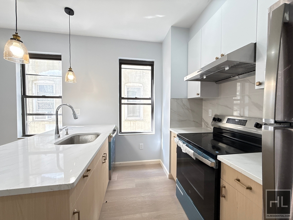 Steinway Street - Photo 2