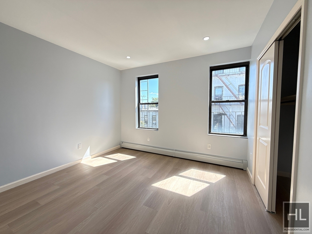 Steinway Street - Photo 5