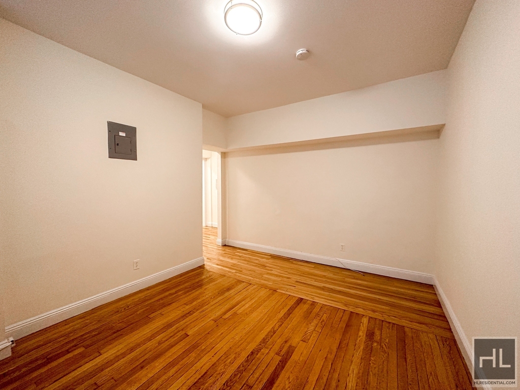 East 83 Street - Photo 0