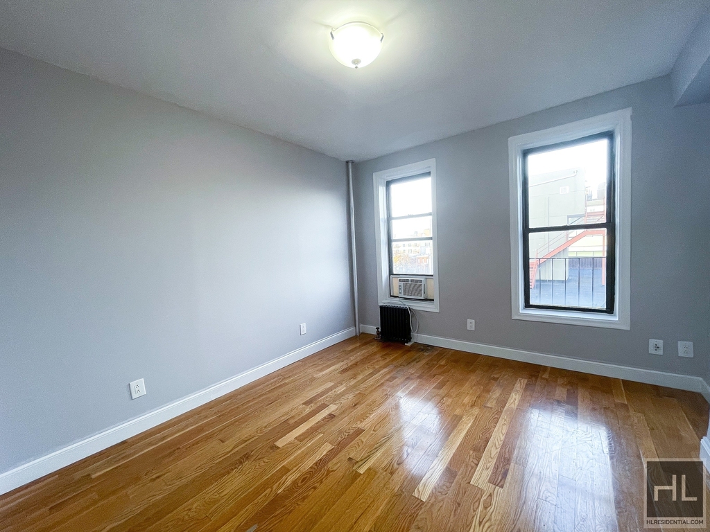 East 124th Street - Photo 5