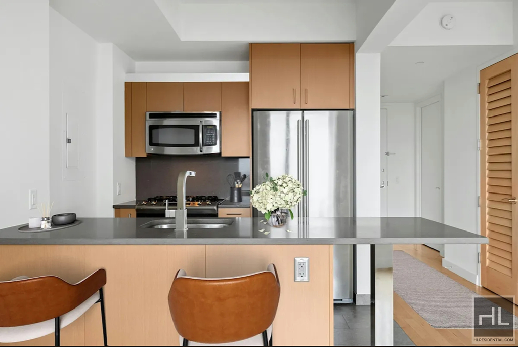Spruce Street - Photo 0