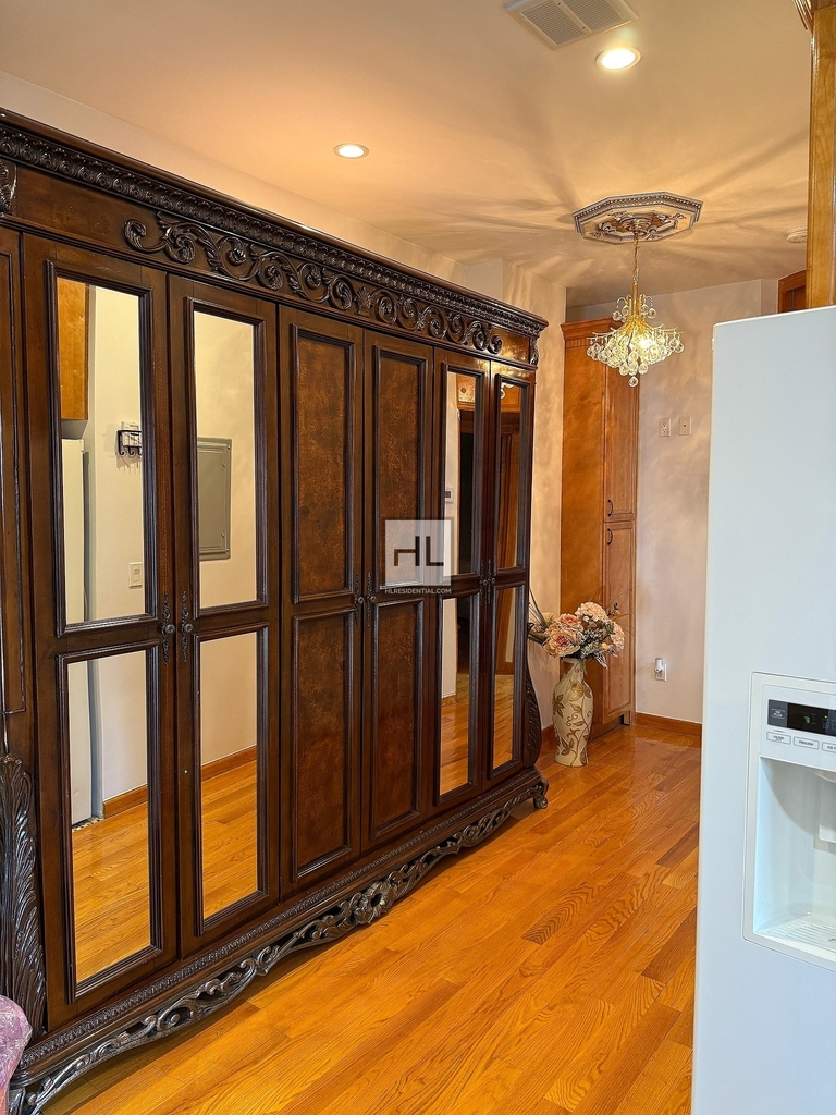 East 51 Street - Photo 19