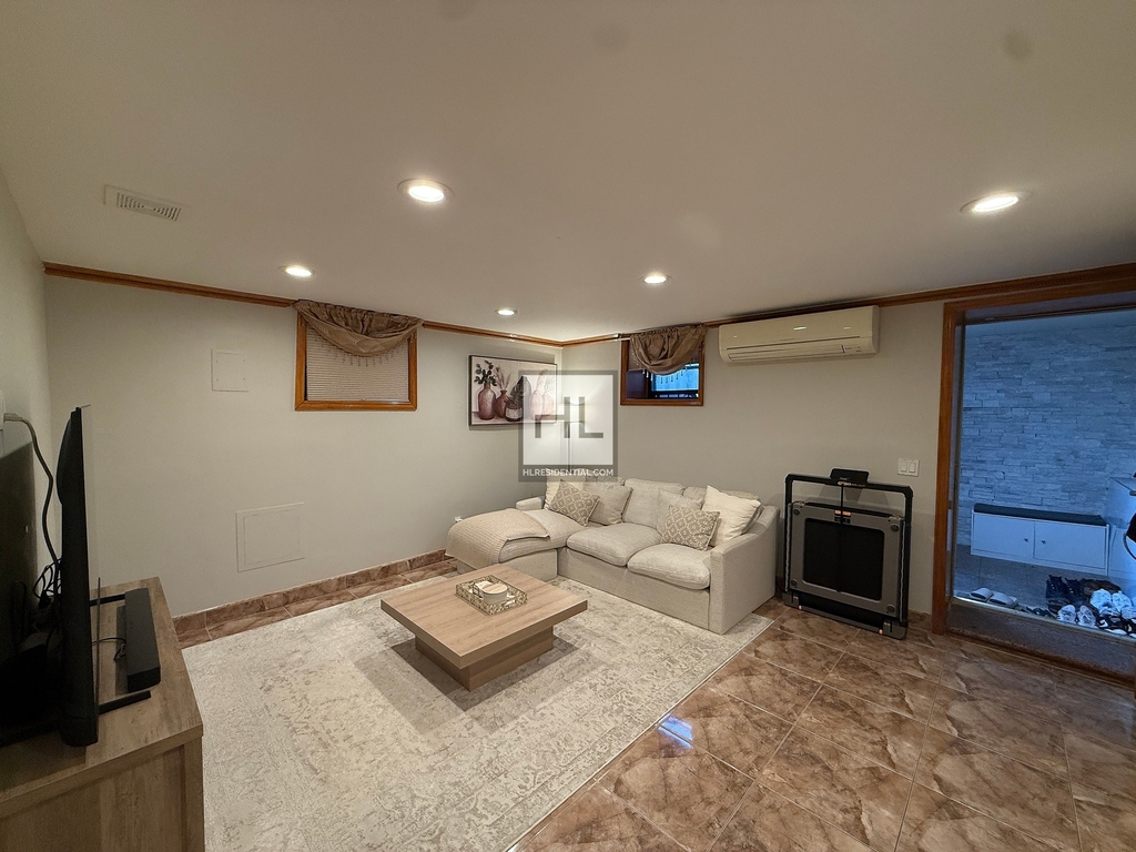 East 51 Street - Photo 2