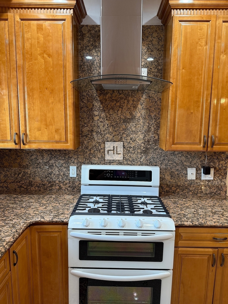 East 51 Street - Photo 15