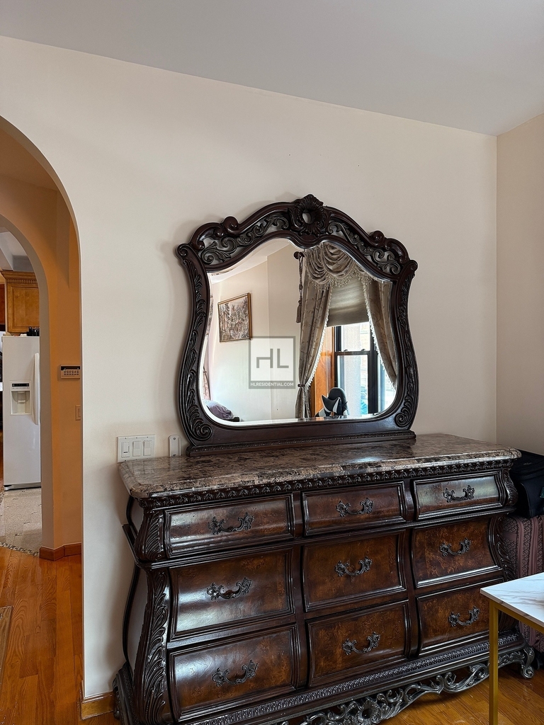 East 51 Street - Photo 13