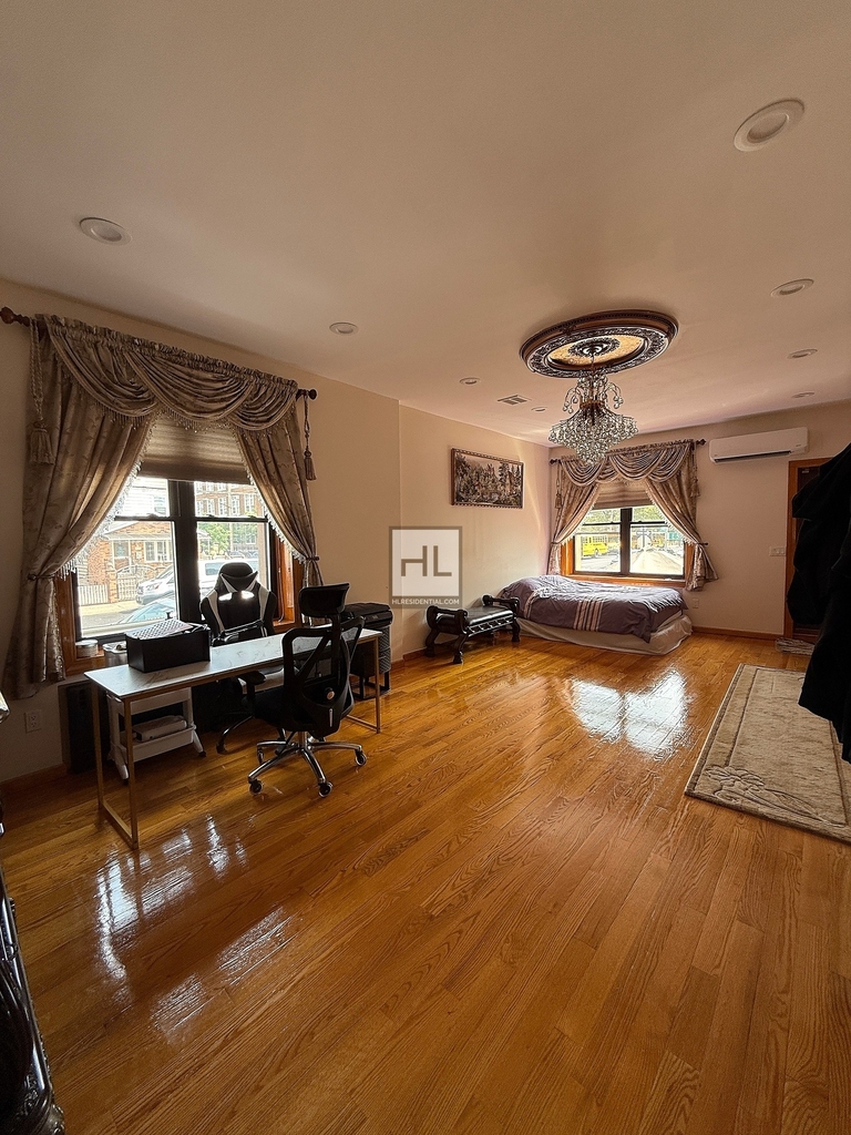 East 51 Street - Photo 12