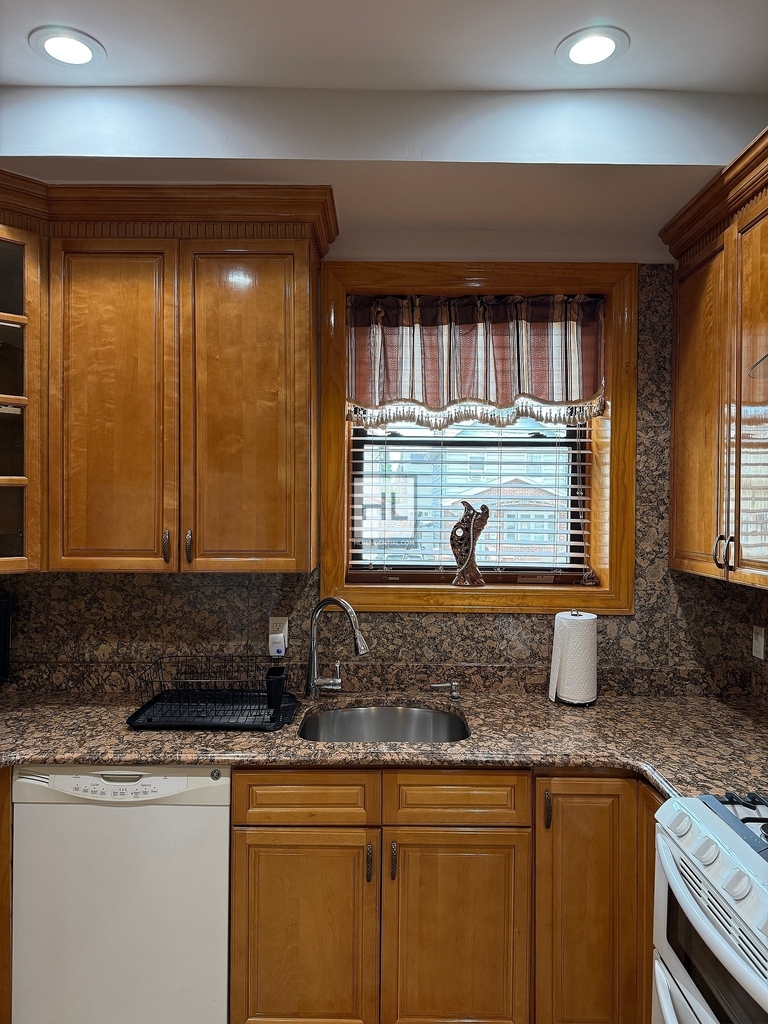 East 51 Street - Photo 16