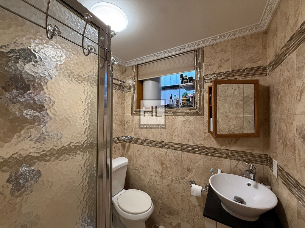 East 51 Street - Photo 7