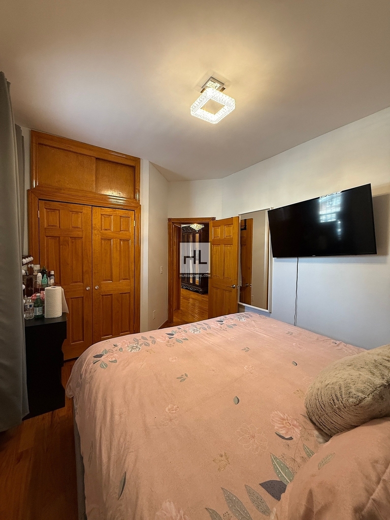 East 51 Street - Photo 22