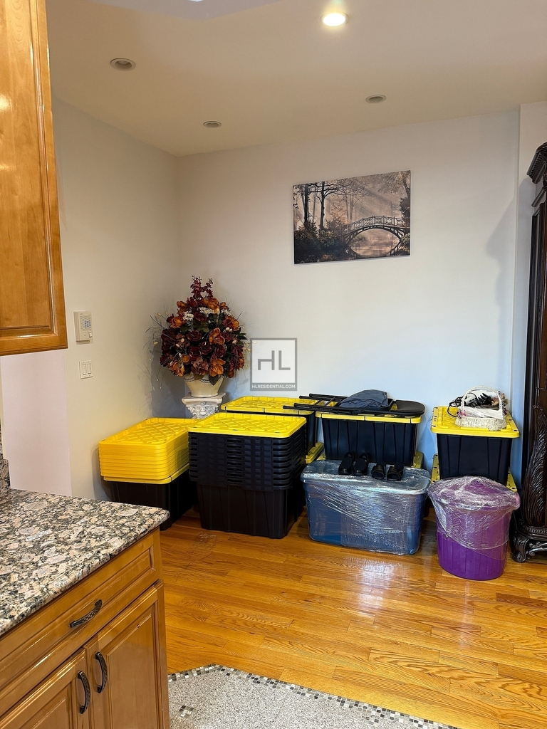 East 51 Street - Photo 18