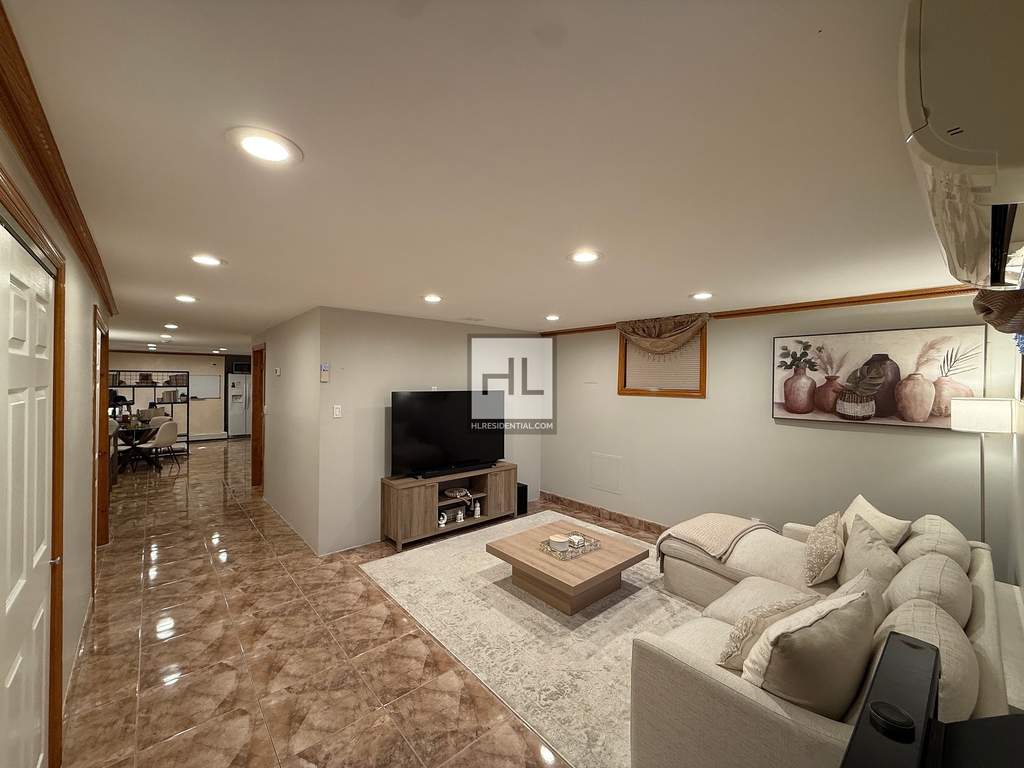East 51 Street - Photo 1
