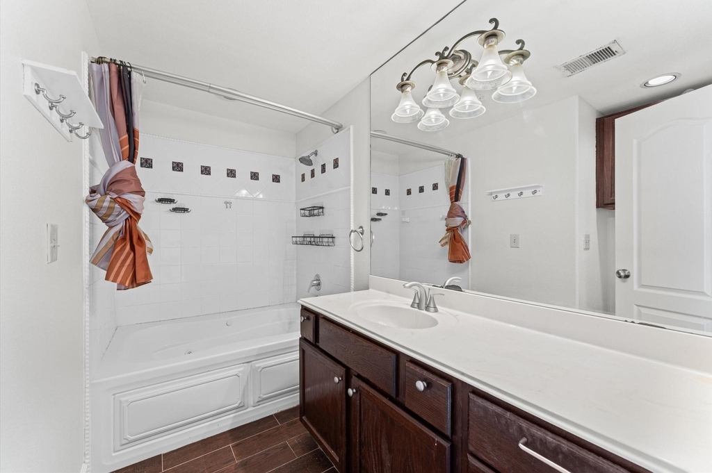 1602 Elgin Street - Photo 9