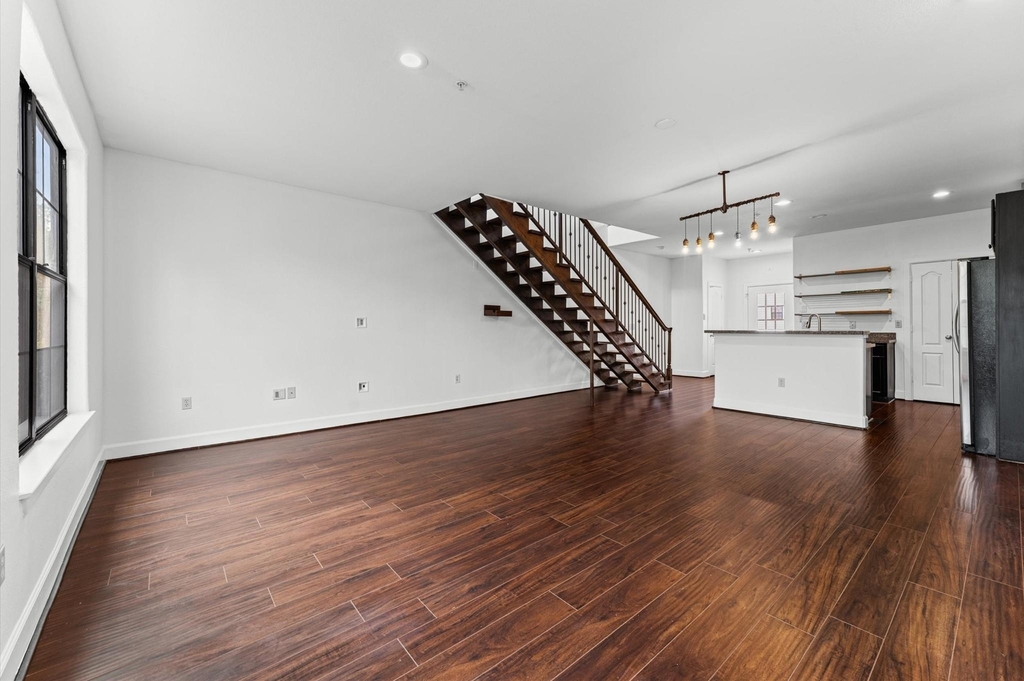 1602 Elgin Street - Photo 1