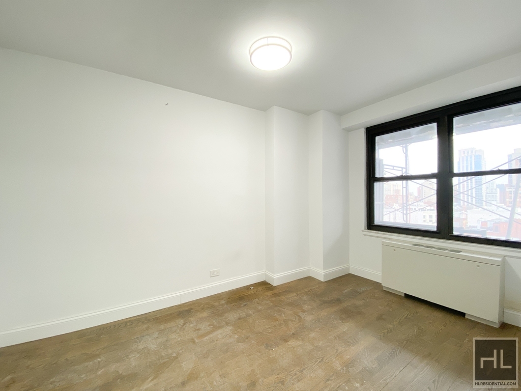 E 82 St - Photo 1
