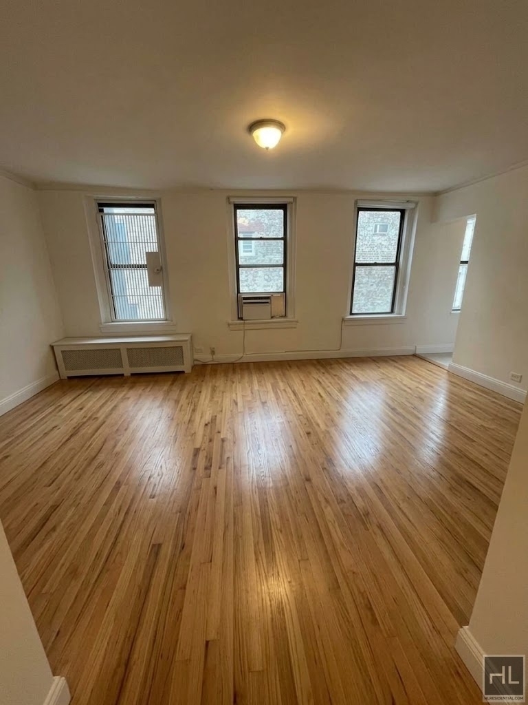 E 58th St - Photo 1