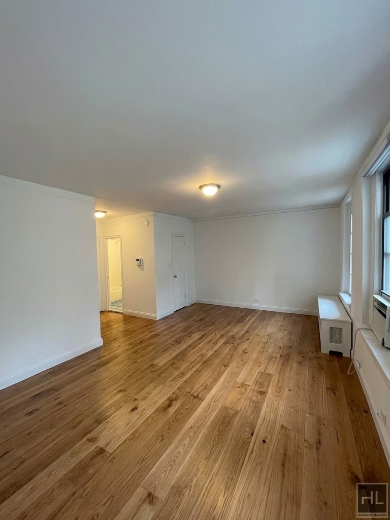 E 58th St - Photo 0