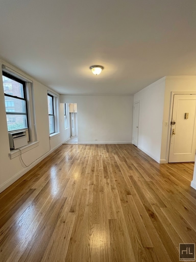 E 58th St - Photo 2