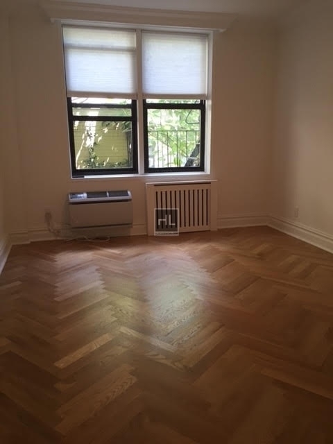 West 16 Street - Photo 3