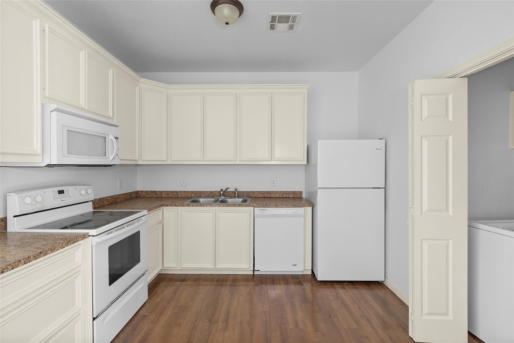 409 Beto St - Photo 9