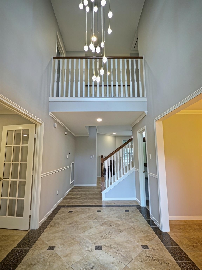 305 Oak Creek Court - Photo 2