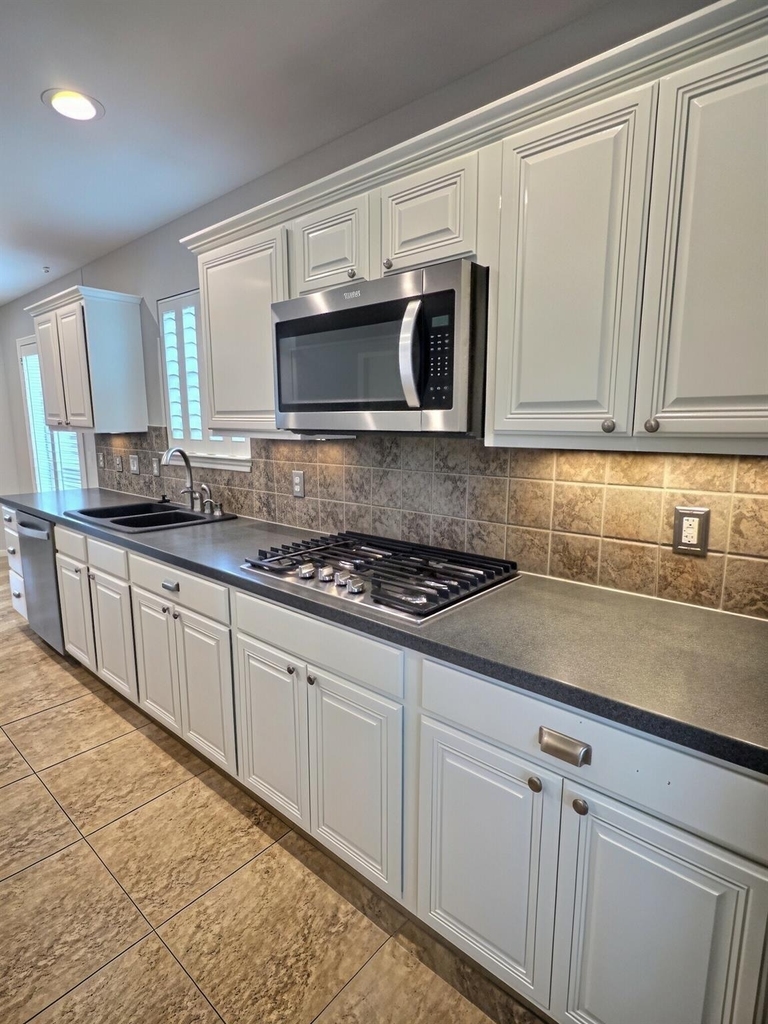 305 Oak Creek Court - Photo 9