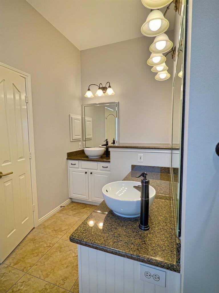 305 Oak Creek Court - Photo 15