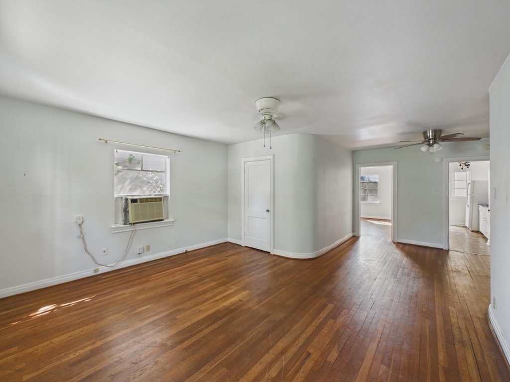 1823 W Main Street - Photo 3