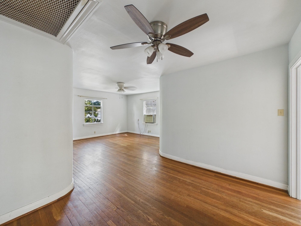 1823 W Main Street - Photo 5