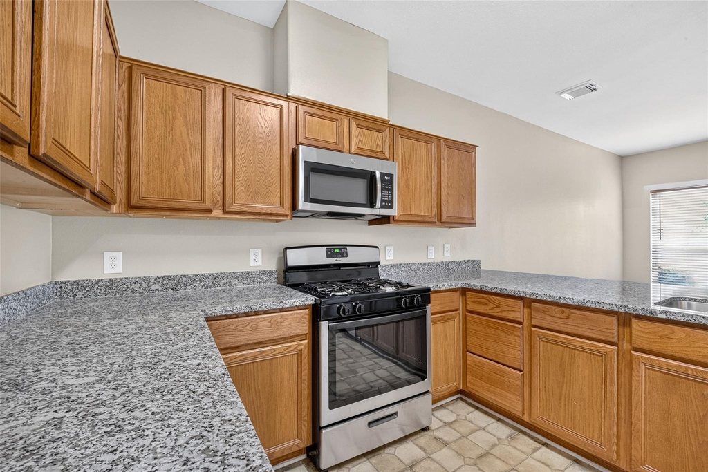 2212 Naomi Street - Photo 9