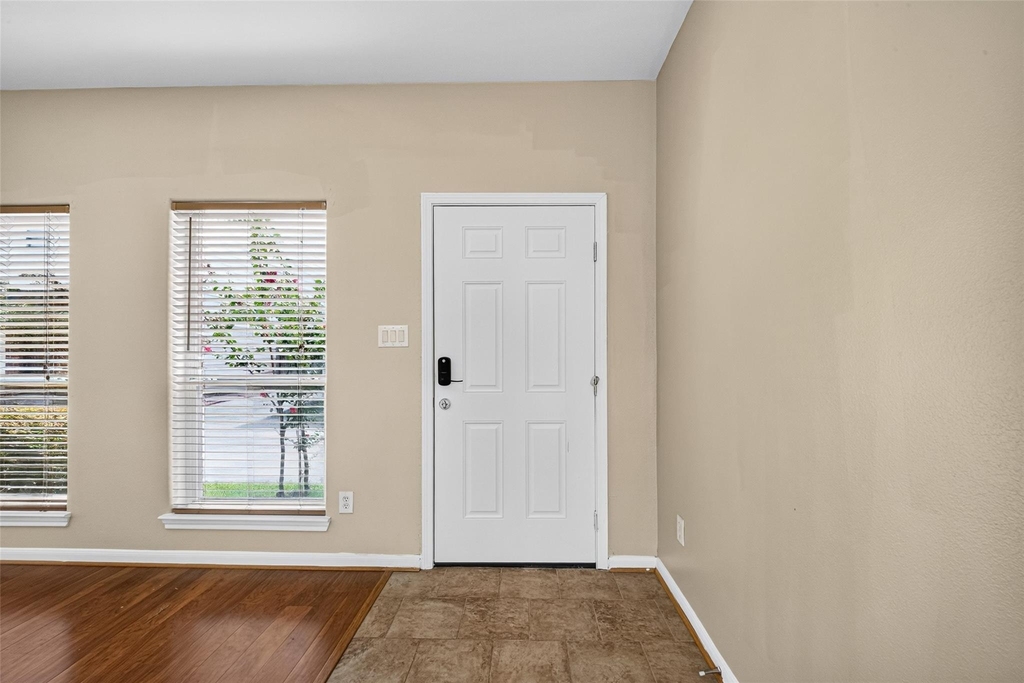2212 Naomi Street - Photo 3