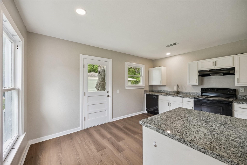 613 Winding Way Street - Photo 3