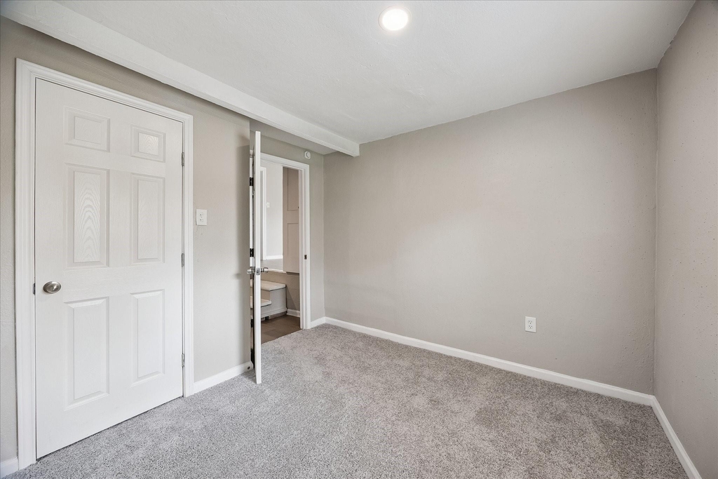 613 Winding Way Street - Photo 5