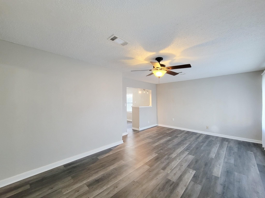 4817 Lawndale Street - Photo 3