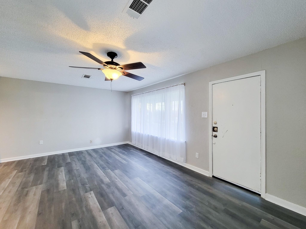 4817 Lawndale Street - Photo 2